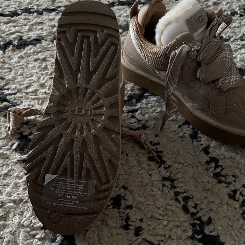 UGG Beige Sneakers with Checkered Laces - Picture 3 of 6